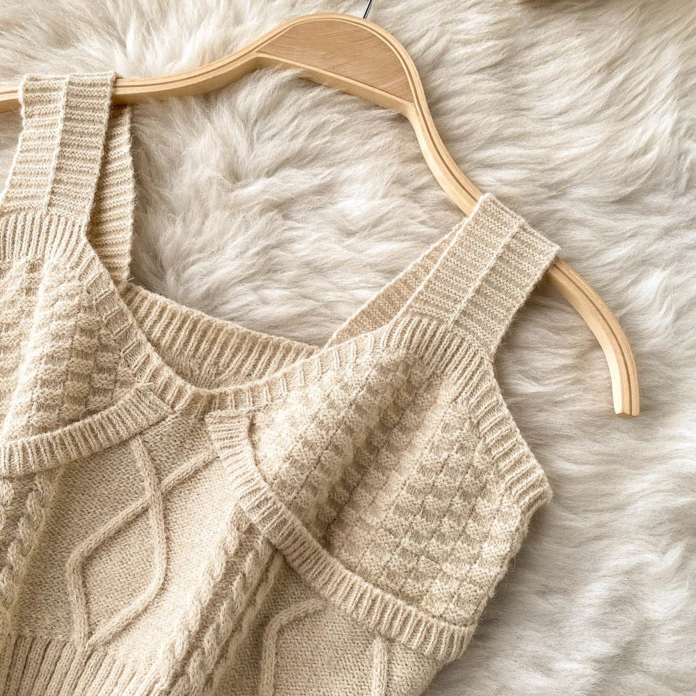 Cyra Premium Woolen Sweater Set In Beige