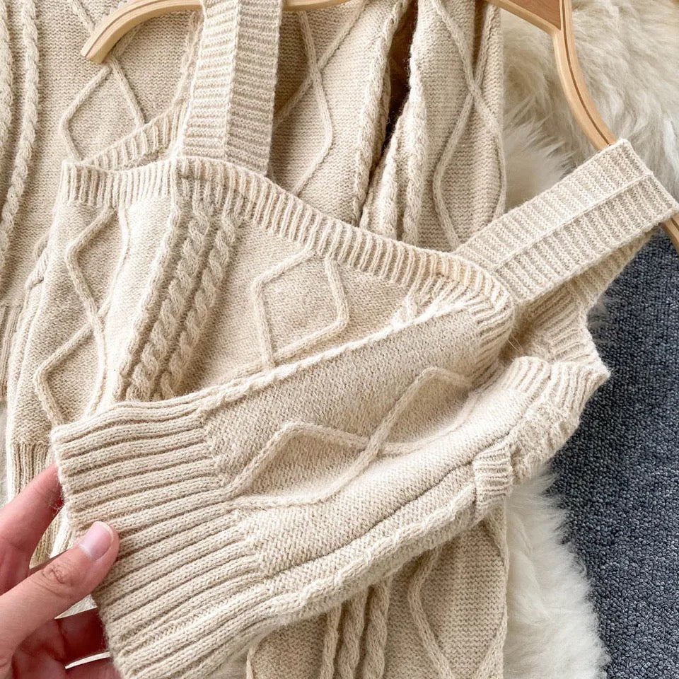 Cyra Premium Woolen Sweater Set In Beige